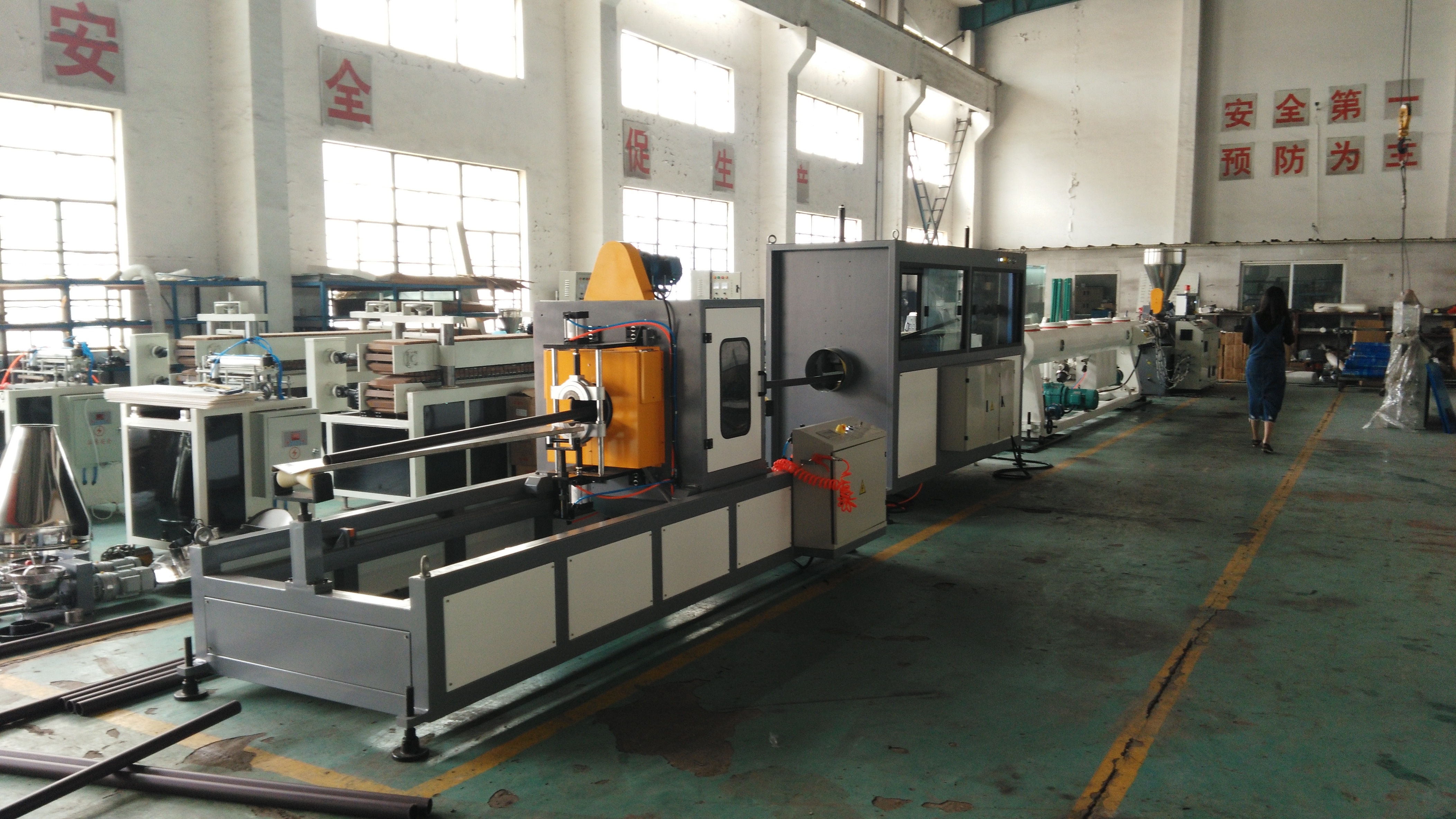 kasus perusahaan terbaru tentang Lini Ekstrusi Pipa PVC DN110–DN250