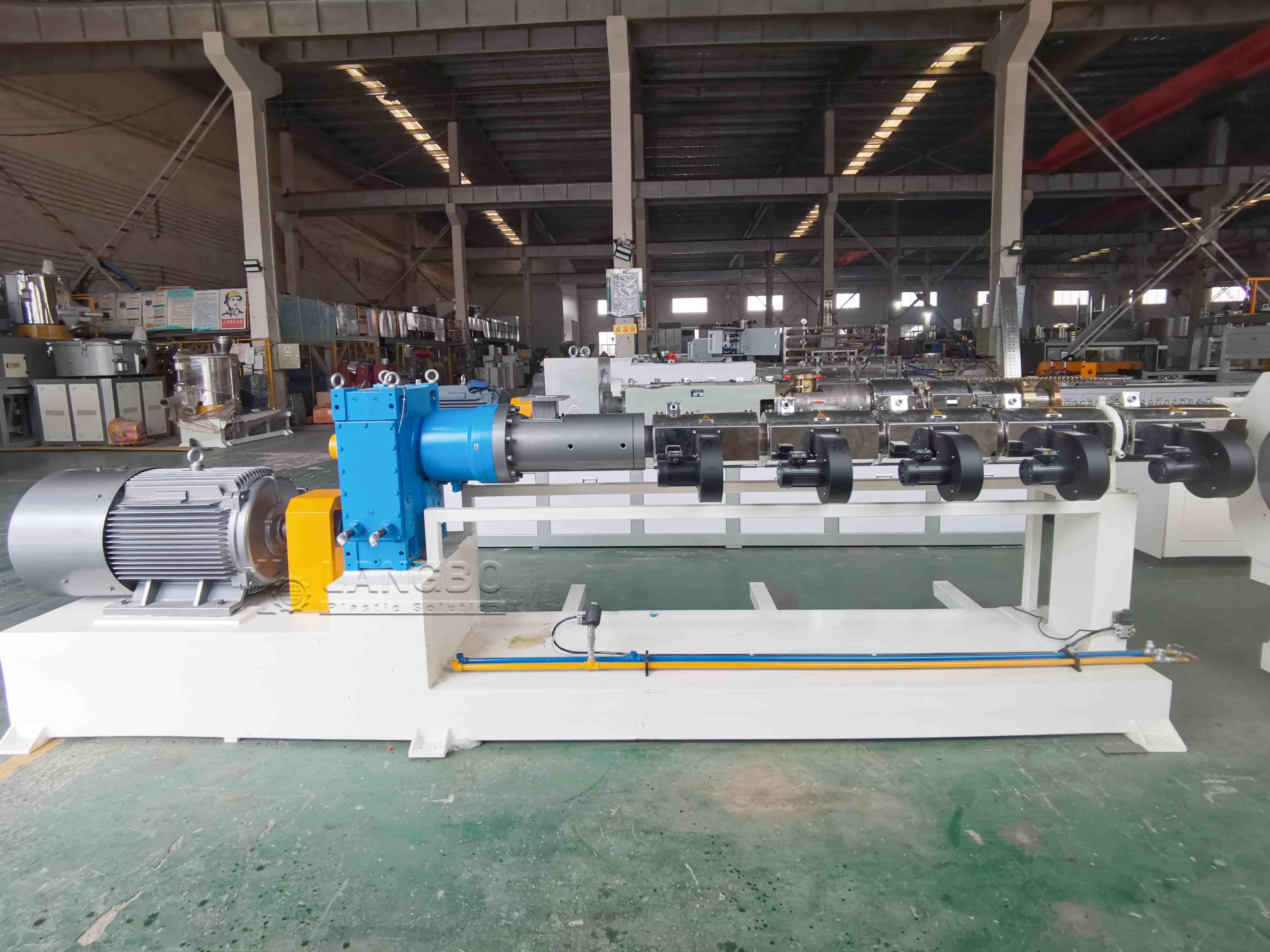 kasus perusahaan terbaru tentang Garis Ekstrusi Pipa HDPE untuk Pabrik Pipa Pasokan Air di Yaman