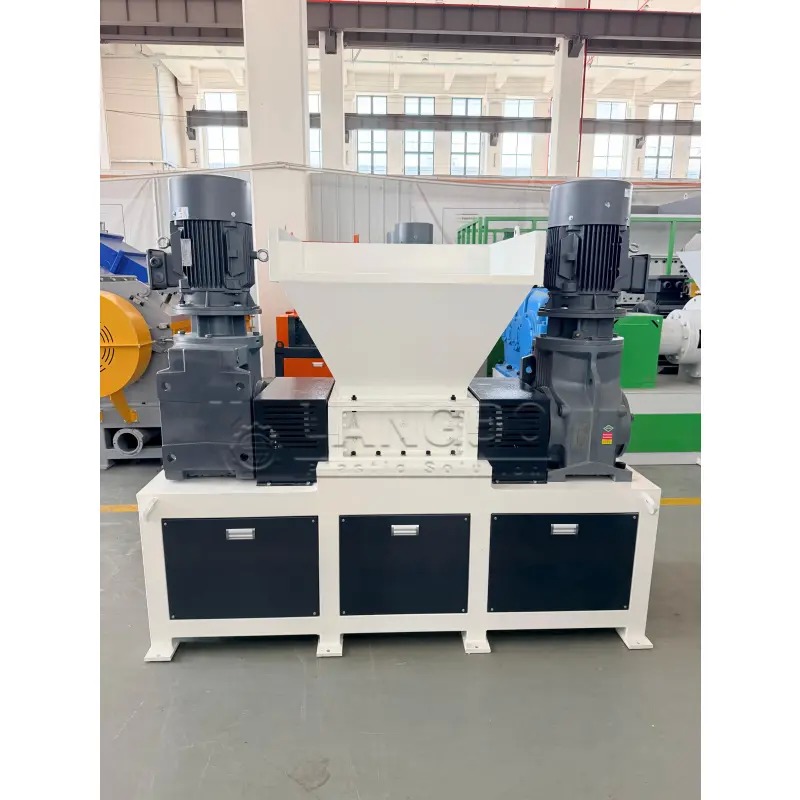kasus perusahaan terbaru tentang Double Shaft Shredder Machine for Bulky Plastic Waste Processing in Spain Recycling System