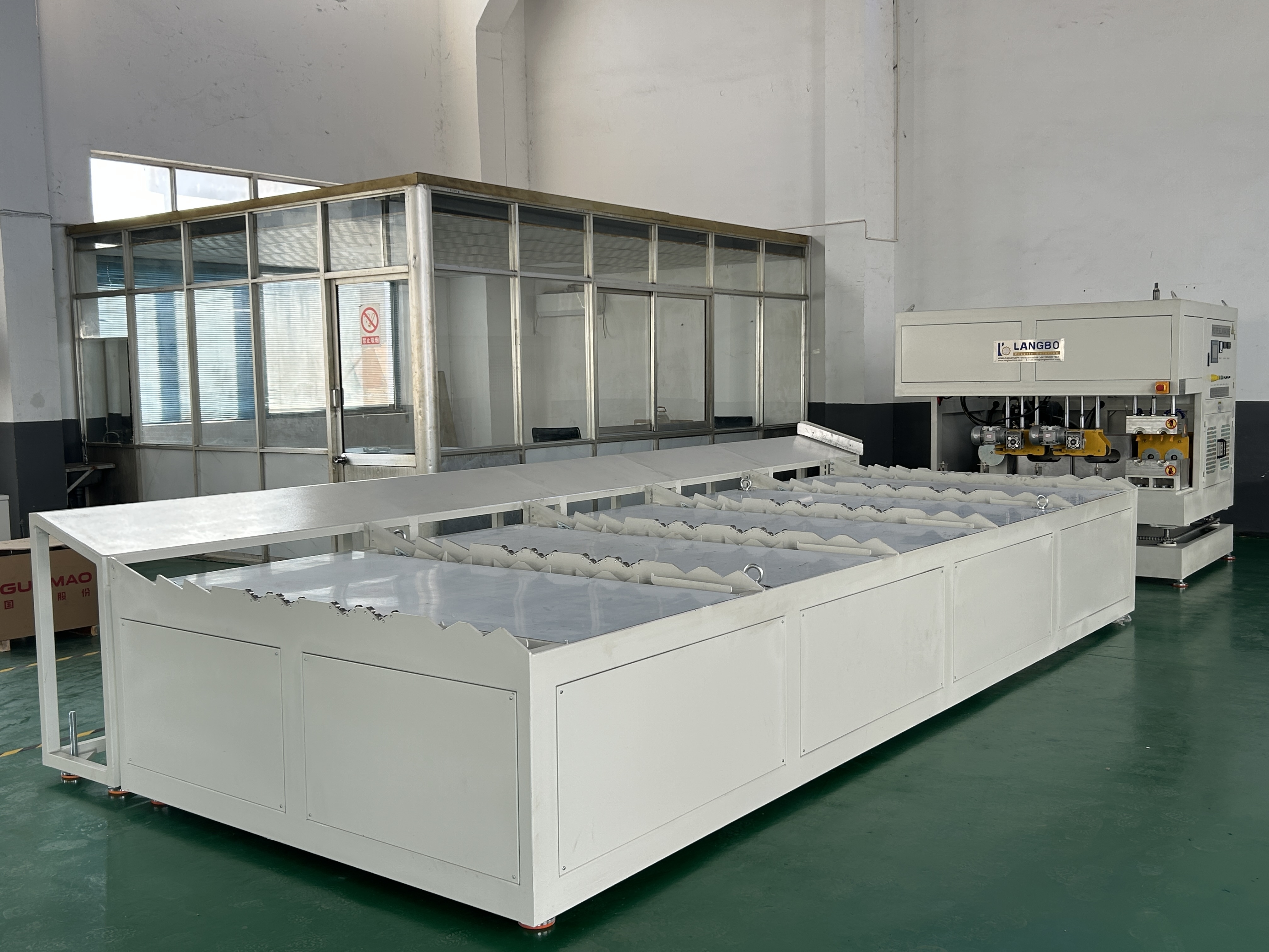 kasus perusahaan terbaru tentang Proyek Mesin Belling Pipa PVC untuk Pembuatan Pipa Soket di Mesir