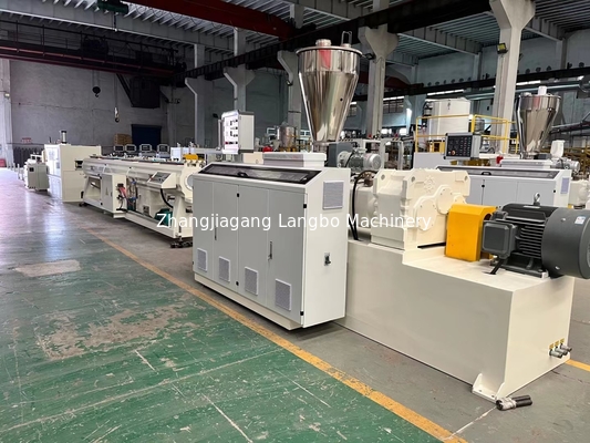 150-250KG/H Kapasitas kualitas tinggi 16-160mm Pipa PVC Extruder