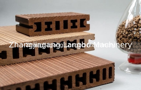 Garis Ekstrusi Profil Luar WPC Timbul 400KG / H 75KW