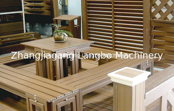 Garis Ekstrusi Profil Luar WPC Timbul 400KG / H 75KW