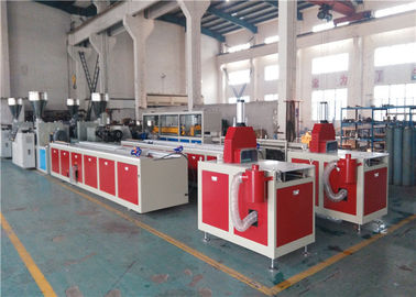 350KG/H Kapasitas Mesin PVC Extruder Untuk Produksi Plastik Profil Line Dengan Bahan Baku PVC Aditif