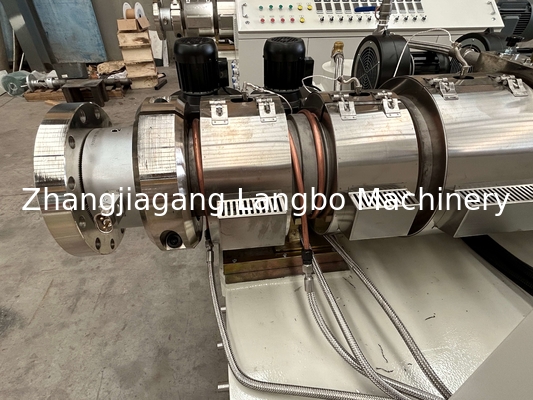 80/173 Garis Ekstrusi Pipa PVC Conical Twin Screw Dengan Output 600kg / H