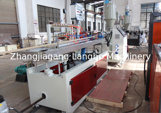 Dua Warna Pc Plastik Pipe Extrusion Line Untuk Led Tube