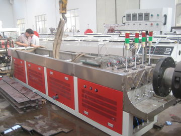 Mesin Pembuat Pipa PVC Empat Tahan Lama 250KG/H / 350KG/H Kapasitas Sekrup Ganda