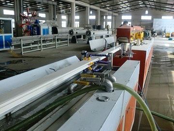 350KG/H Kapasitas Mesin PVC Extruder Untuk Produksi Plastik Profil Line Dengan Bahan Baku PVC Aditif