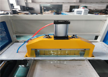 350KG/H Kapasitas Mesin PVC Extruder Untuk Produksi Plastik Profil Line Dengan Bahan Baku PVC Aditif