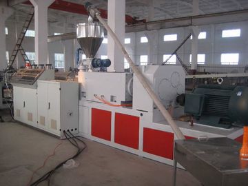 Kompatibilitas Cetakan Berukuran Berbagai Papan Profil PVC Extruder PC Mesin Pembuatan Ekstrusi Lembar Hollow