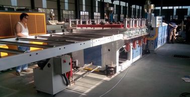 Double Screw PVC Foam Board Extrusion Line 600kg / H Kapasitas Output Tinggi