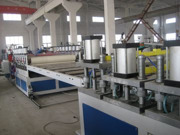 Double Screw PVC Foam Board Extrusion Line 600kg / H Kapasitas Output Tinggi
