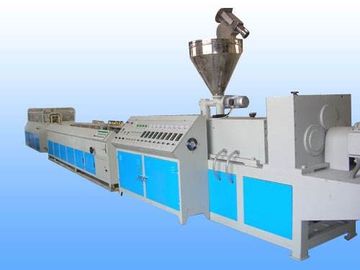 Garis Ekstrusi Profil WPC Otomatis 120 - 150Kg / H Kapasitas Output
