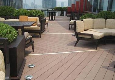 Garis Ekstrusi Profil WPC Otomatis 120 - 150Kg / H Kapasitas Output