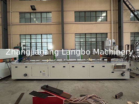 Mesin WPC Kayu Plastik Komposit decking berongga solid deck lantai Pos Komposit Profil Rail Extrusion Line Produksi
