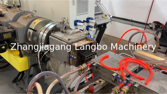 PVC WPC Conical Twin Double Screw Extruder Extrusion Line untuk Profil Plastik