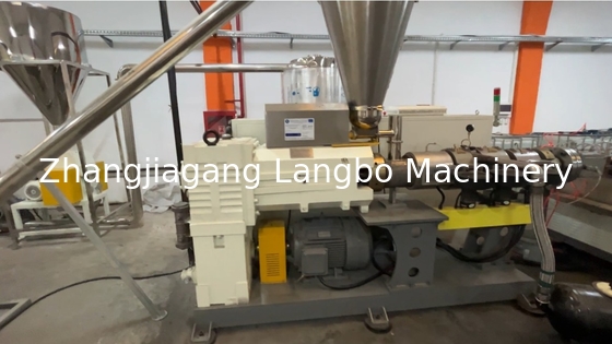 PVC WPC Conical Twin Double Screw Extruder Extrusion Line untuk Profil Plastik
