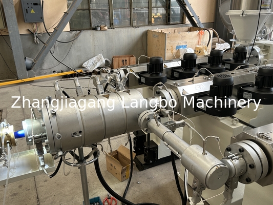 Lini Produksi Ekstrusi Pipa Selang Pipa Air Irigasi PPR Tiga Lapis Ganda Tiga Sekrup Tunggal Plastik untuk Pasokan Air Energi Gas