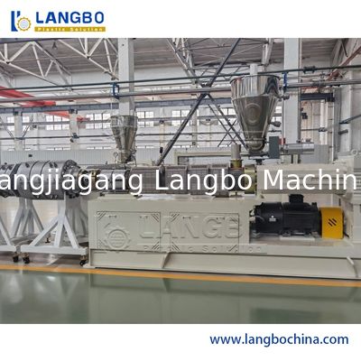 150KG / Jalur Ekstrusi Pipa PVC Kapasitas Tinggi dengan Sistem Pemotongan Bebas Debu / Chip