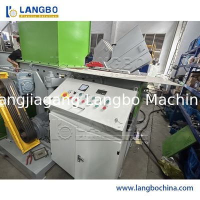 Mesin Penghancur Gandar Tunggal untuk Limbah Plastik Palet Kayu Pipa HDPE Kain Tekstil Film Mesin Daur Ulang Penghancuran