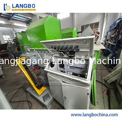 Single Shaft HDPE Lumps Pipe Plastik E- Waste Logam Bahan Logam Plastik Film Botol Tas Barel Blok Woven Bag Tons Bag Raffia Bag Shredder Machine