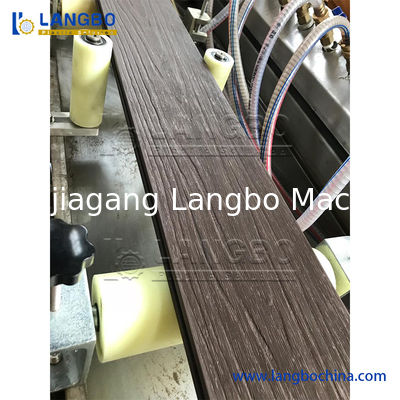CE WPC Profil Ekstrusi Line 100 - 150KG / H Kapasitas Produksi Tinggi