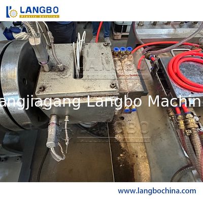 CE WPC Profil Ekstrusi Line 100 - 150KG / H Kapasitas Produksi Tinggi