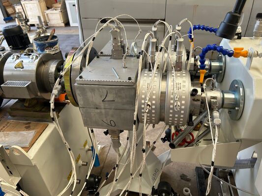 Mesin Ekstrusi Plastik Peralatan Plastik PVC PP PE Pipe Extruder Mesin pembuatan pipa PVC