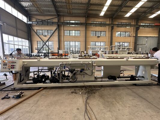 PLC Touch Screen PVC Pipe Extrusion Line Twin Screw Tube Membuat Mesin