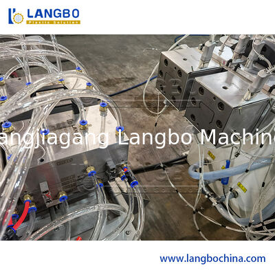 Lini Ekstrusi Profil PVC Extruder Sekrup Kembar Kerucut 55/110 untuk Trunking Kabel 1180mm dengan Daya Motor 22KW