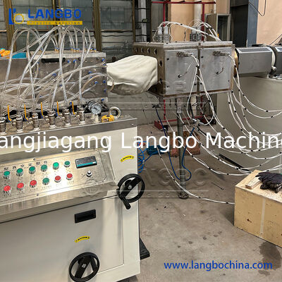 WPC/UPVC/PVC/PE/PP Wall Panel/Window/Door/Decking/Fence/Windowill Wood Plastic Flooring Profile Extrusion Production Line