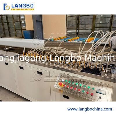 PP PE Kayu Plastik Komposit WPC Decking Wall Cladding Panel Profile Extrusion Machine/PVC Window and Door Profile Door Panel Extruder Machine Line Produksi