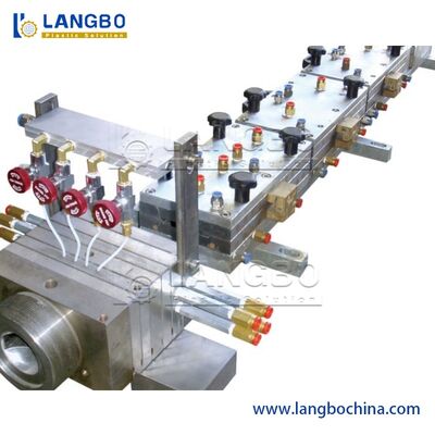 WPC Decking Line. Ekstrusi, Kalibrasi, Embossing untuk Outdoor Boards