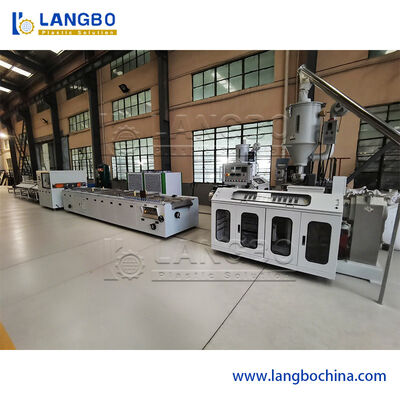 WPC Decking Machine. Kontrol pendinginan untuk mengurangi penyimpangan papan.