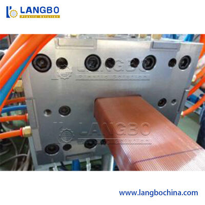 WPC Decking Machine. Kontrol pendinginan untuk mengurangi penyimpangan papan.