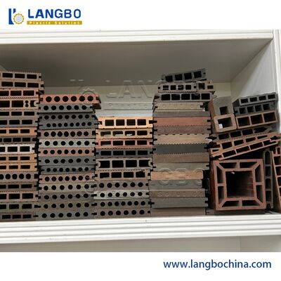 WPC Decking Machine. Kontrol pendinginan untuk mengurangi penyimpangan papan.