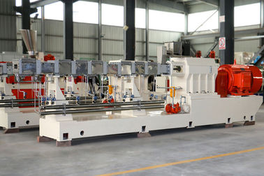 Kinerja Besar Kerucut Sekrup Extruder Ganda Pengisi Masterbatch Granulator