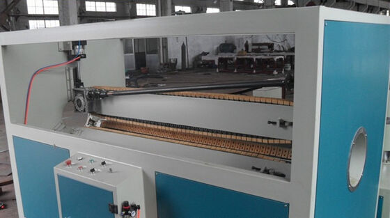 PPR Pipe Extrusion Line tahan lama dengan Dua trek crawler & Multi crawler track Haul Off Machine