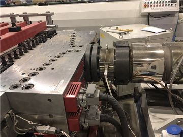 Kompatibilitas Cetakan Berukuran Berbagai Papan Profil PVC Extruder PC Mesin Pembuatan Ekstrusi Lembar Hollow