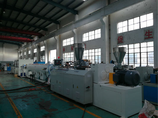 Garis Ekstrusi Pipa PVC Sekrup Ganda, Pipa Air Plastik, Mesin Pembuat Tabung PVC, Sekrup kembar berbentuk kerucut
