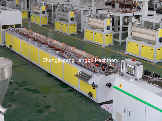 Dekorasi Interior dan Eksterior WPC Fluted Panel Making Machine WPC Wall Panel Extrusion Line Making Machine