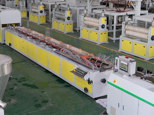 Motor Power Full Automatic PVC Plastic Profile Extrusion Production Line Untuk Produksi Terbaik